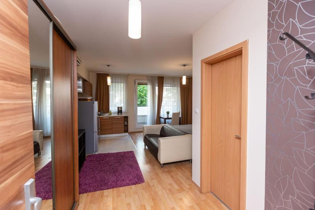 Flat On Corvin Promenade With Big Balcony דירה בודפשט